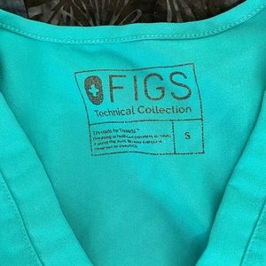 Size S teal Technical Collection top with 2 pockets! Very comfy!